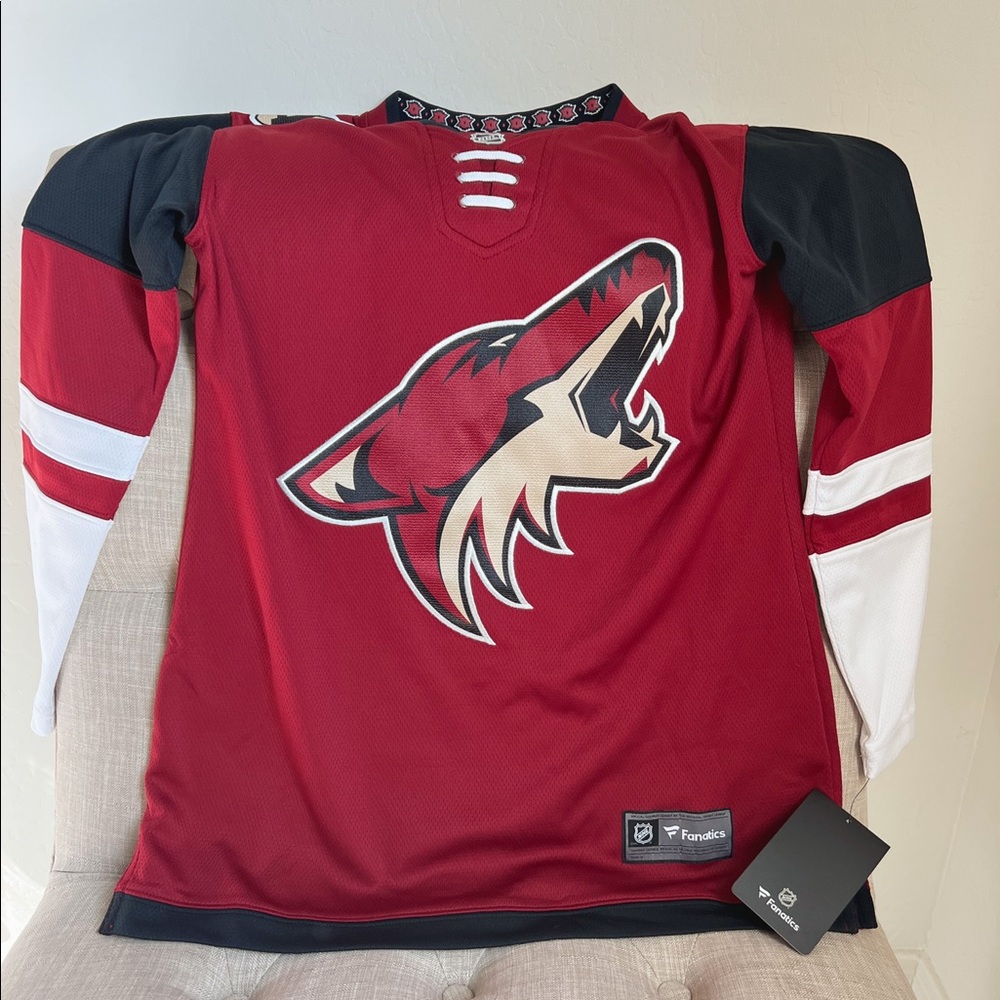 Women’s Coyotes Fanatics jersey. Original tags! Non-smoking home.